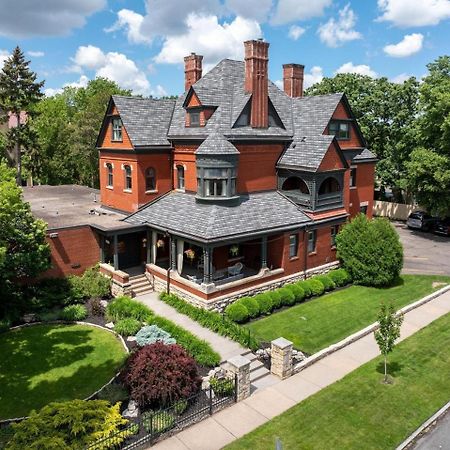 The New Victorian Mansion Bed & Breakfast Saint Paul Exterior photo