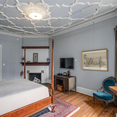 The New Victorian Mansion Bed & Breakfast Saint Paul Exterior photo