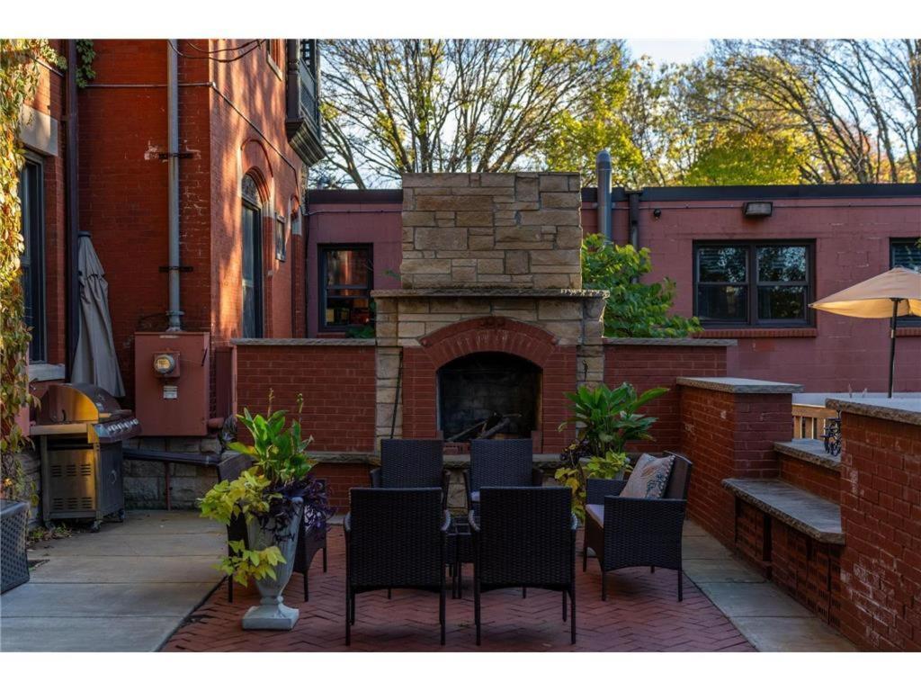 The New Victorian Mansion Bed & Breakfast Saint Paul Exterior photo