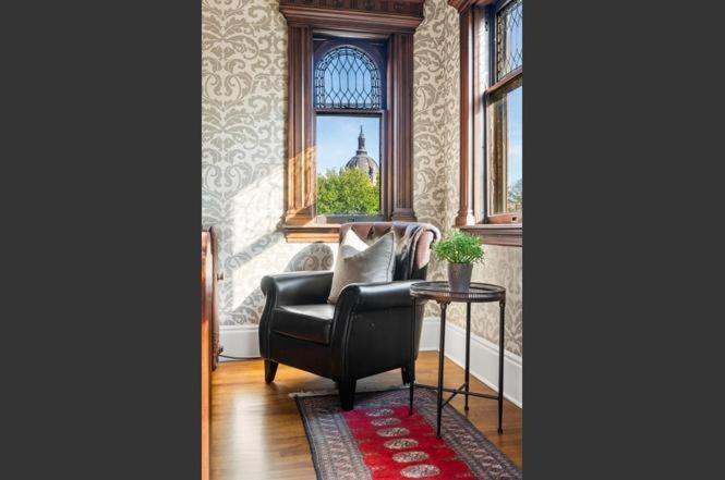 The New Victorian Mansion Bed & Breakfast Saint Paul Exterior photo