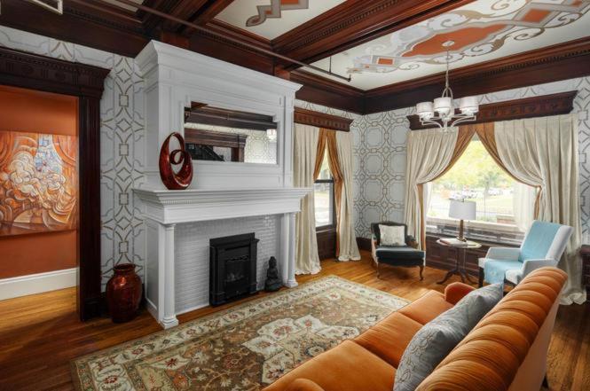 The New Victorian Mansion Bed & Breakfast Saint Paul Exterior photo