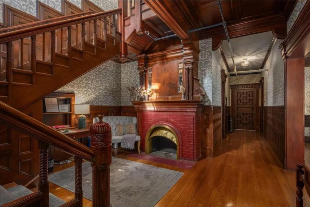 The New Victorian Mansion Bed & Breakfast Saint Paul Exterior photo