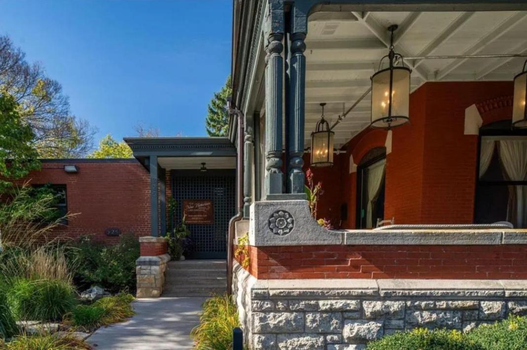 The New Victorian Mansion Bed & Breakfast Saint Paul Exterior photo