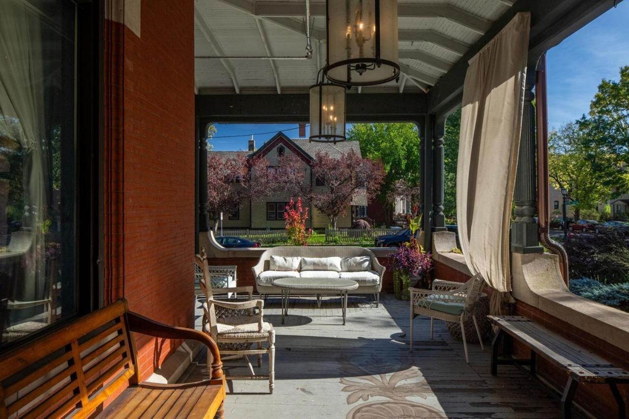 The New Victorian Mansion Bed & Breakfast Saint Paul Exterior photo