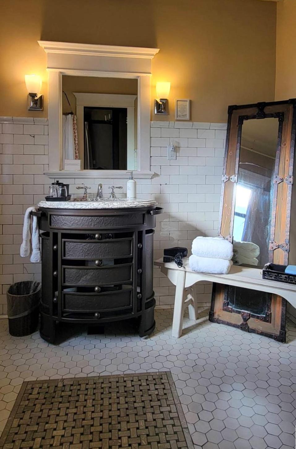 The New Victorian Mansion Bed & Breakfast Saint Paul Exterior photo