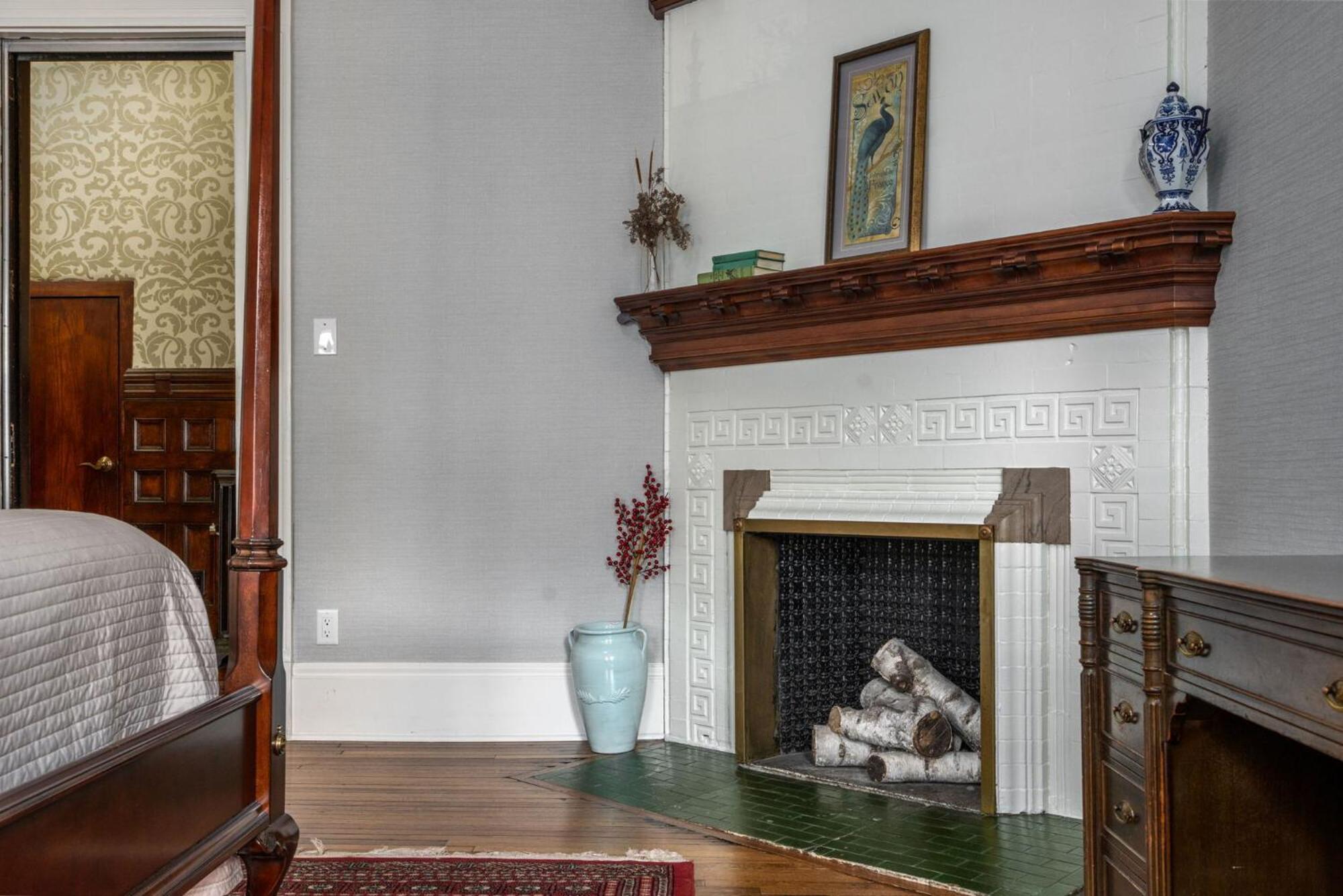 The New Victorian Mansion Bed & Breakfast Saint Paul Exterior photo