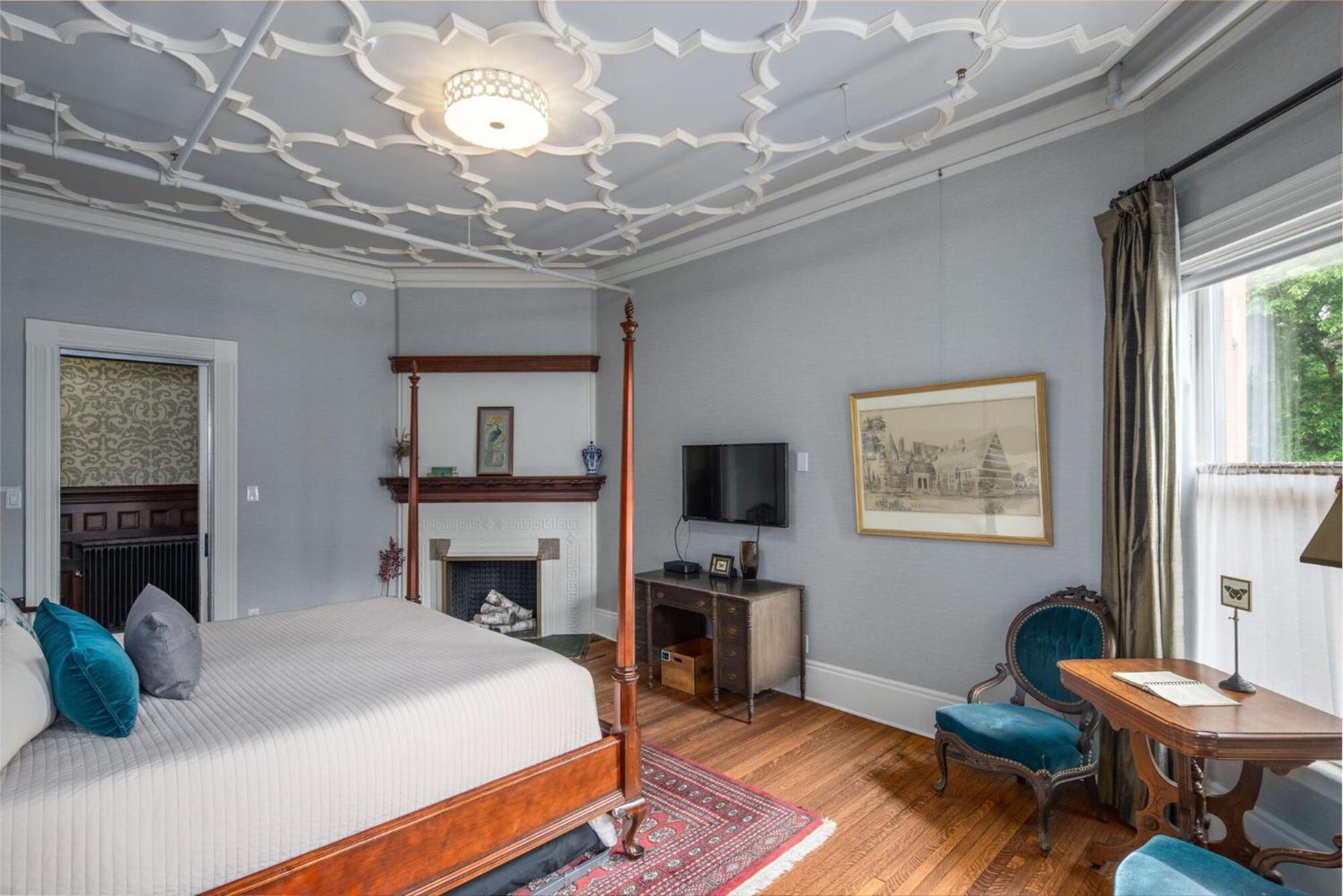 The New Victorian Mansion Bed & Breakfast Saint Paul Exterior photo