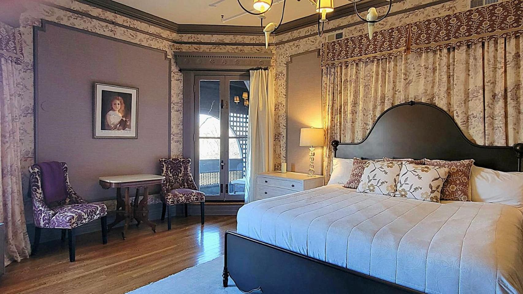 The New Victorian Mansion Bed & Breakfast Saint Paul Exterior photo
