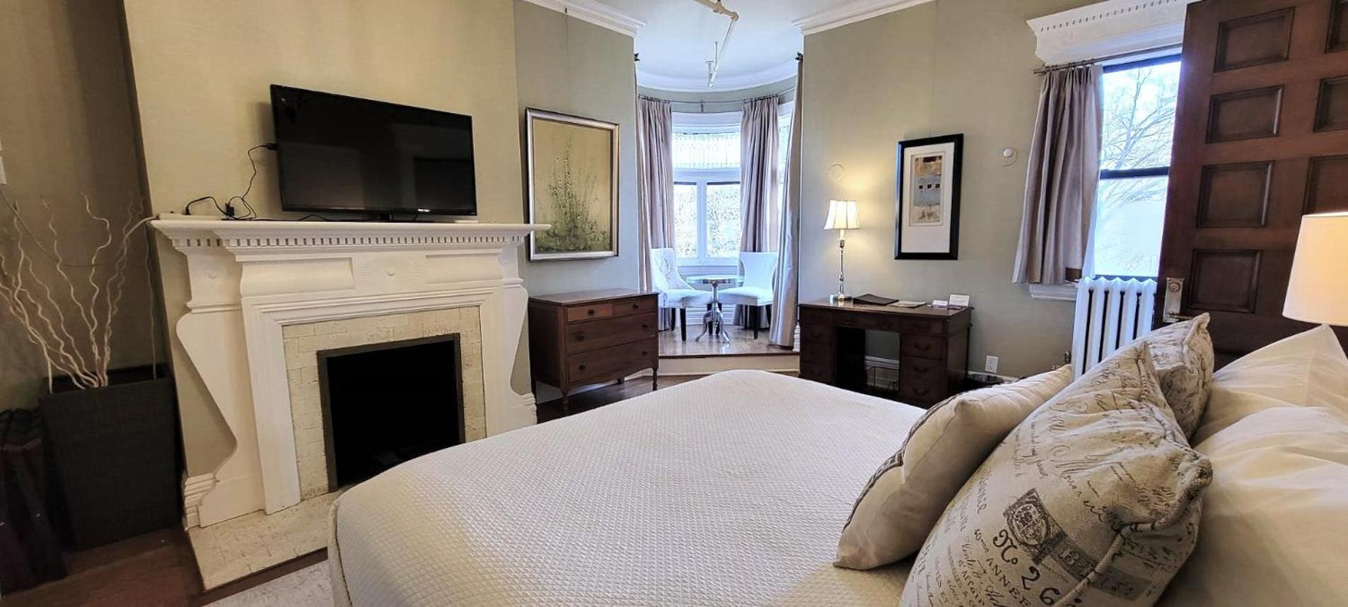 The New Victorian Mansion Bed & Breakfast Saint Paul Exterior photo