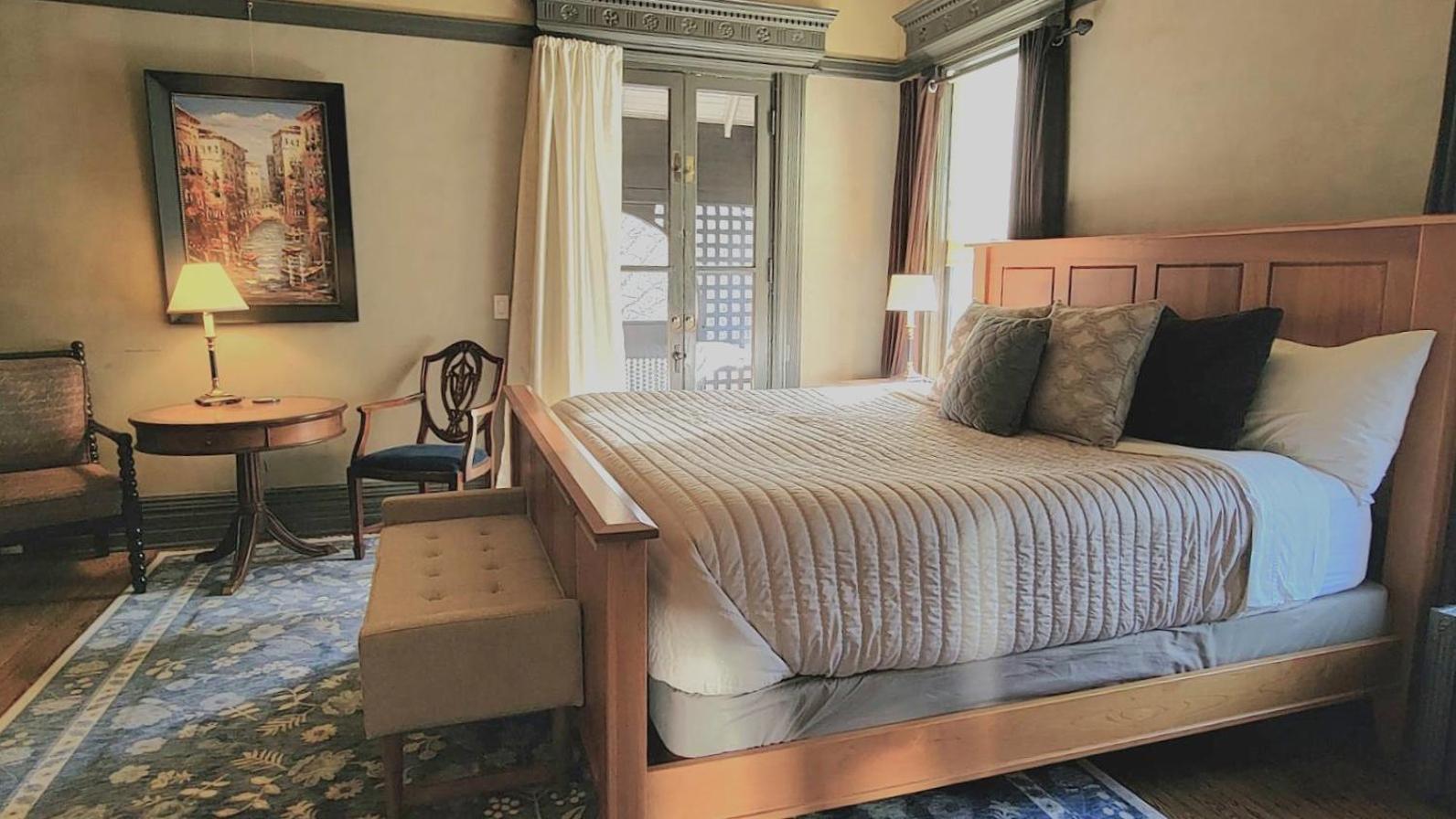 The New Victorian Mansion Bed & Breakfast Saint Paul Exterior photo