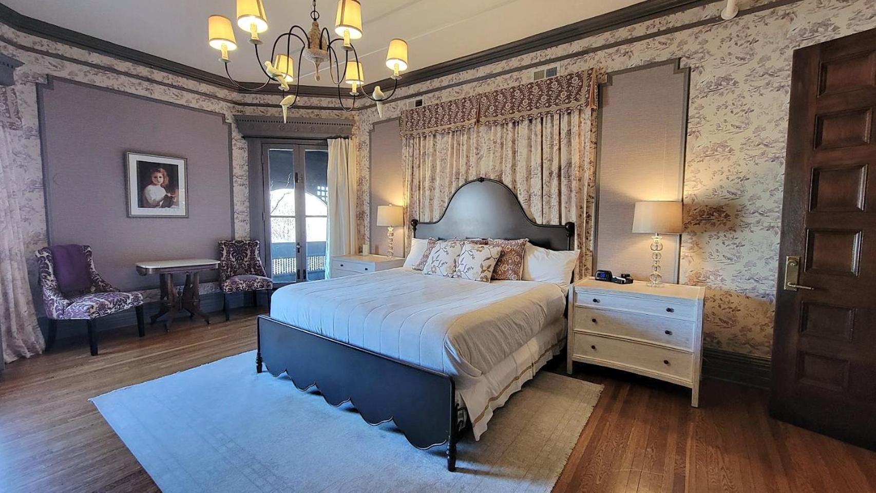 The New Victorian Mansion Bed & Breakfast Saint Paul Exterior photo