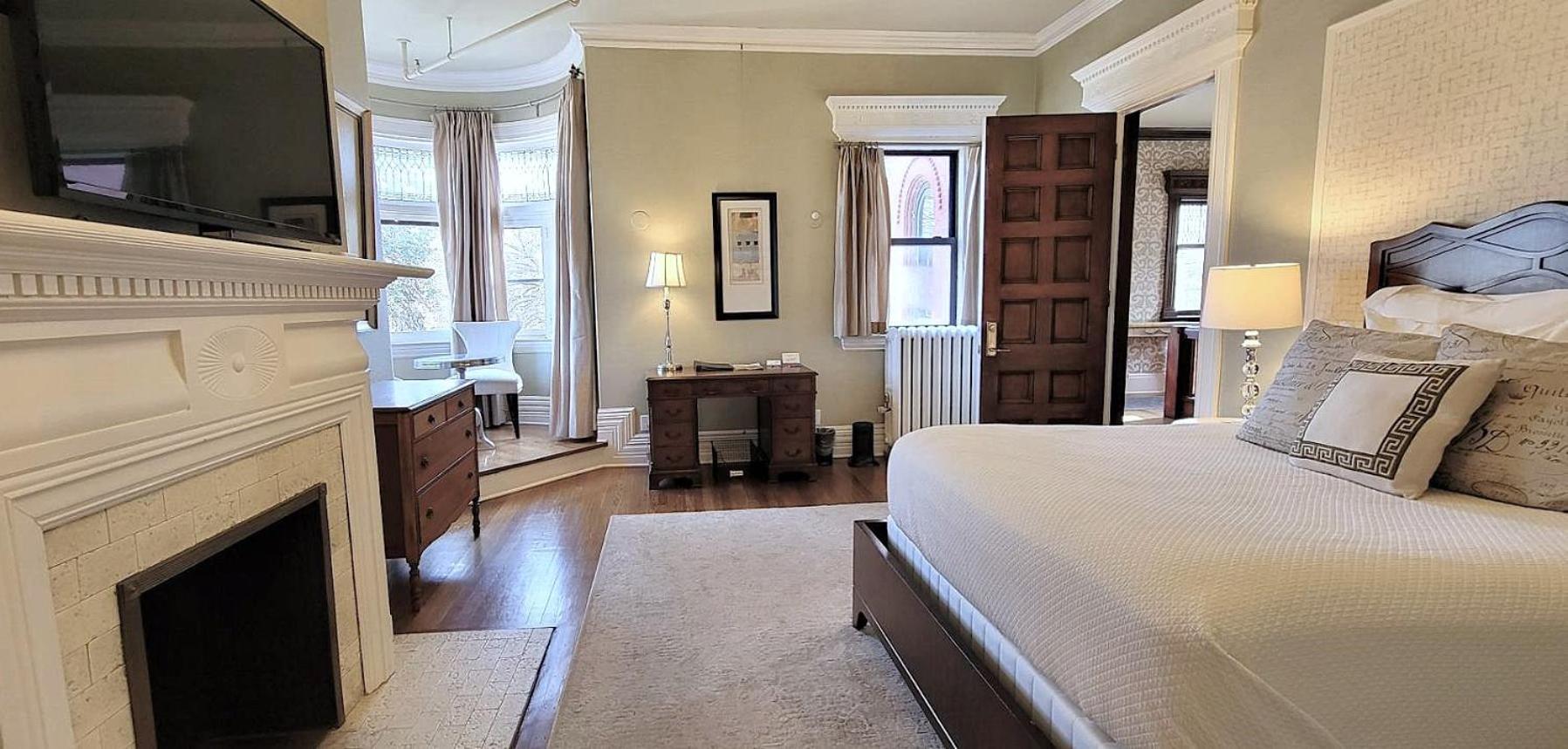The New Victorian Mansion Bed & Breakfast Saint Paul Exterior photo