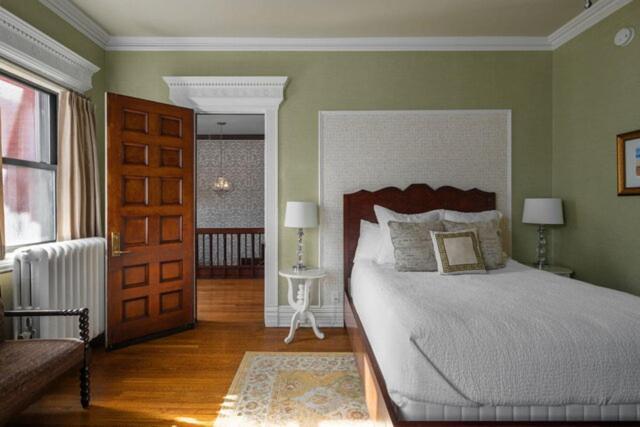 The New Victorian Mansion Bed & Breakfast Saint Paul Exterior photo