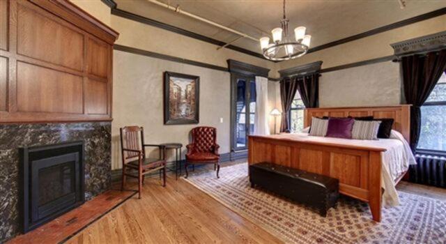 The New Victorian Mansion Bed & Breakfast Saint Paul Exterior photo